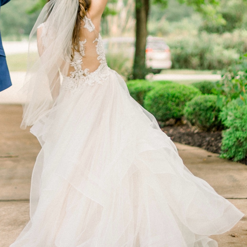 Elegant White Lace Wedding Dress